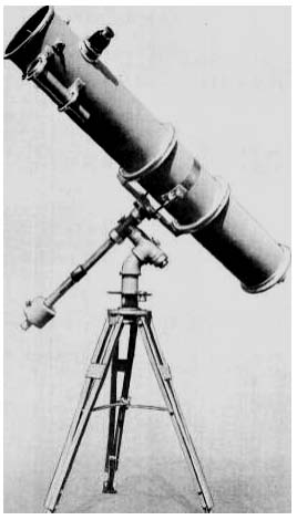 Pipe-mounted telescope with babbitted bearings, and tripod legs of T-iron shape.
